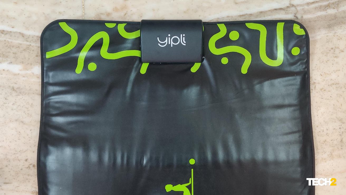 Игровой коврик Yipli включает в себя датчики движения, которые могут обнаруживать более 40 различных движений тела. Изображение: Tech2/Амаан Ахмед